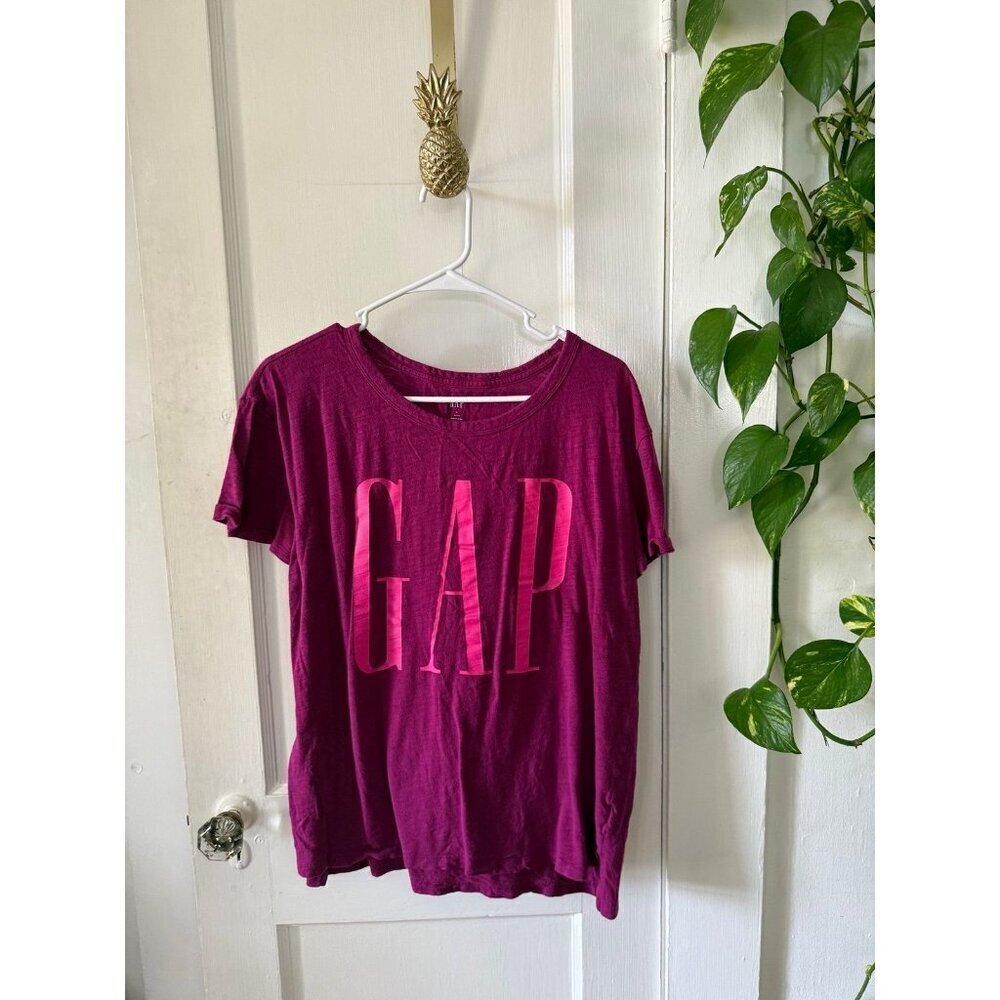 Gap women’s size large pink short sleeve shirt